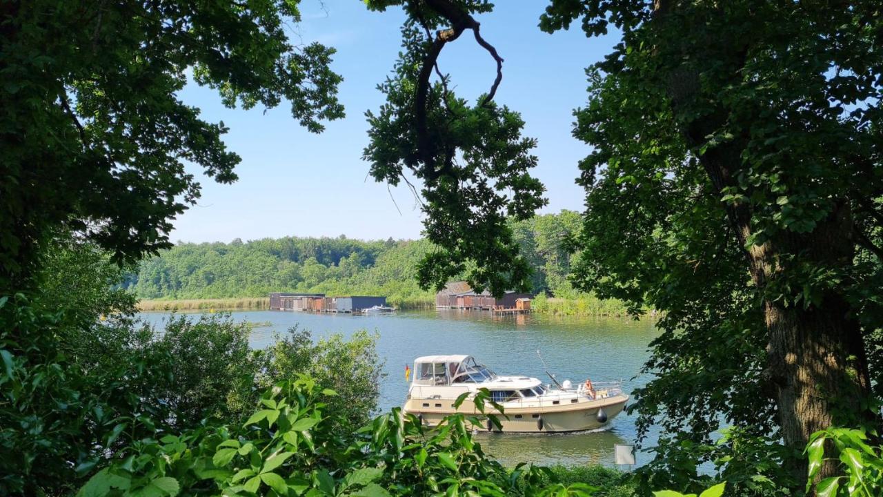 4 Sterne-Haus Am See Waren  Bagian luar foto
