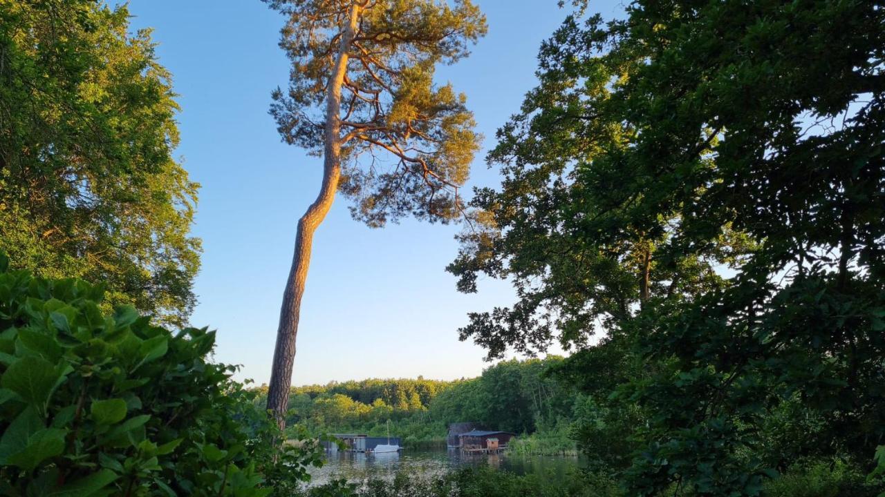 4 Sterne-Haus Am See Waren  Bagian luar foto