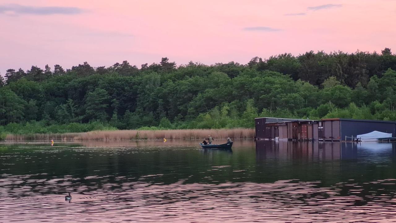4 Sterne-Haus Am See Waren  Bagian luar foto